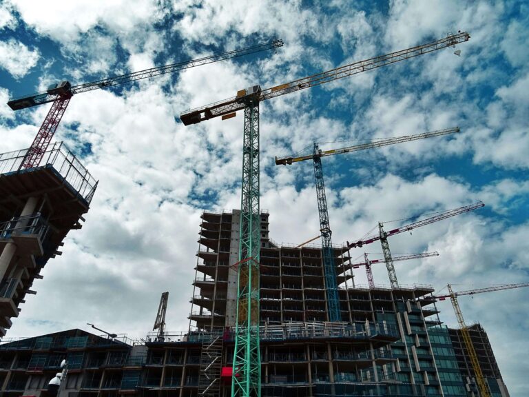 Hoe een bouwkraan specialist het verschil maakt op de werf
